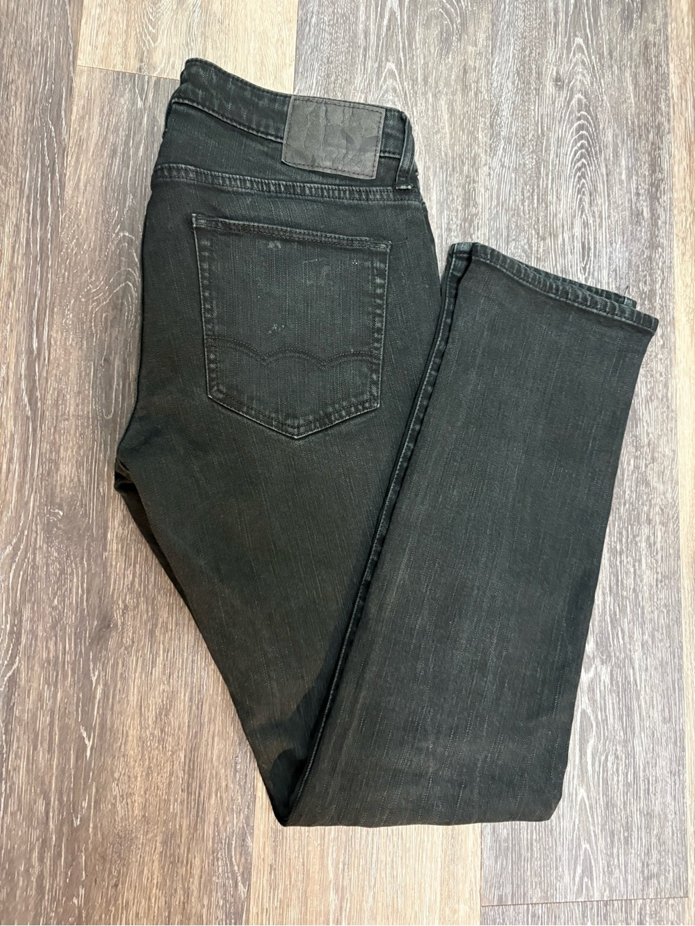 American Eagle Outgitters Denim. Slim Straight Casual.  99% Cotton